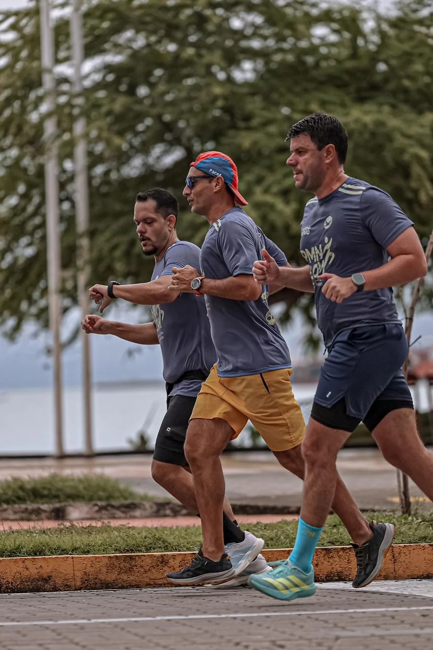 Plauto Holanda e companheiros durante um treino de corrida